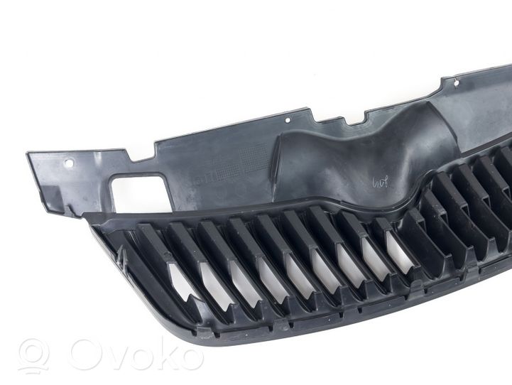 Skoda Fabia Mk2 (5J) Maskownica / Grill / Atrapa górna chłodnicy 5j0853668b