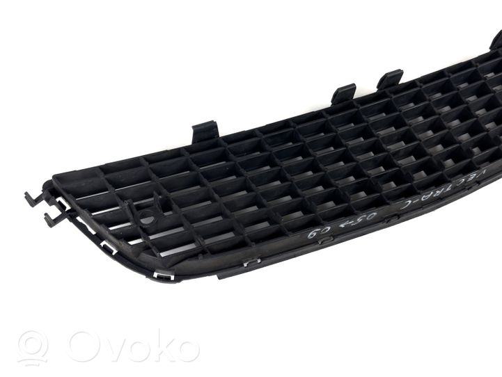 Opel Vectra C Front bumper lower grill 13182906