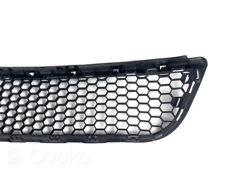 Dacia Logan I Front bumper lower grill 8200604721