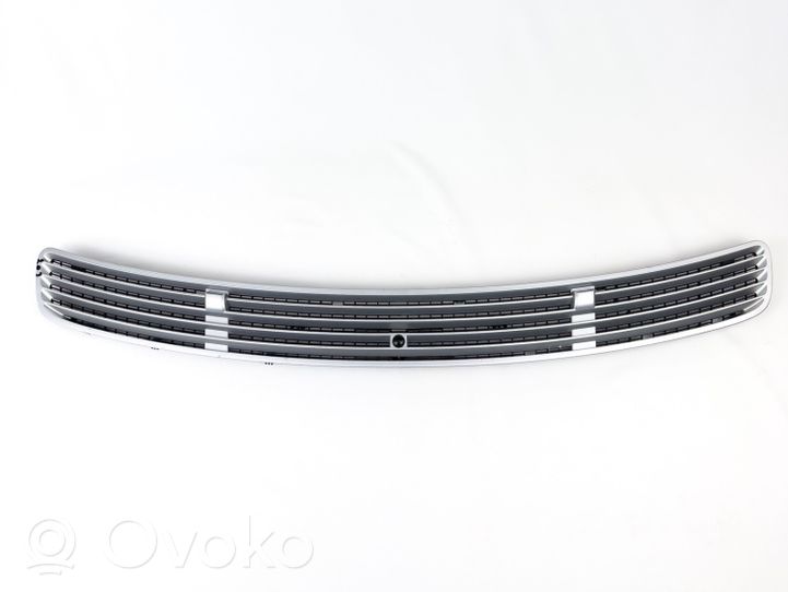 Mercedes-Benz C W203 Grille calandre de capot 2038800205