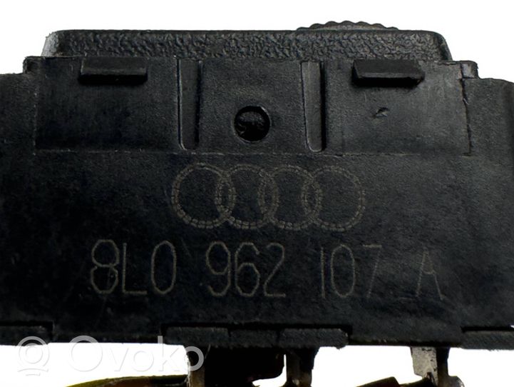 Audi A3 S3 8L Interruttore a pulsante della chiusura centralizzata 8l0962107a