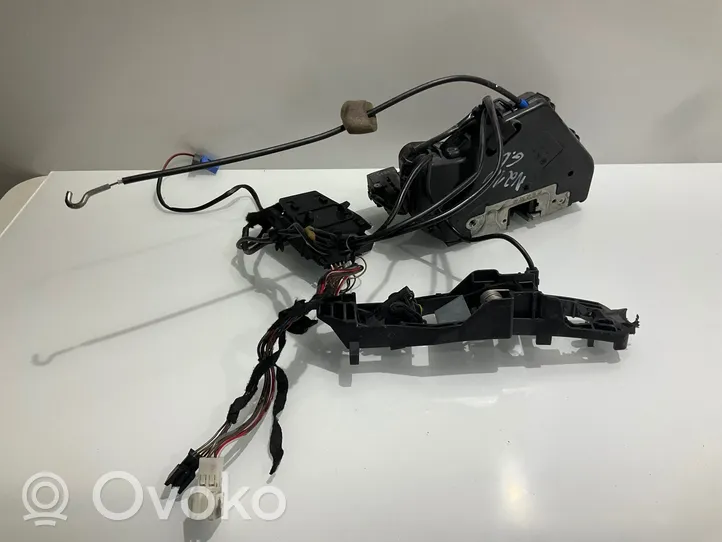 Mercedes-Benz CLS C219 Rear door lock 2197300835