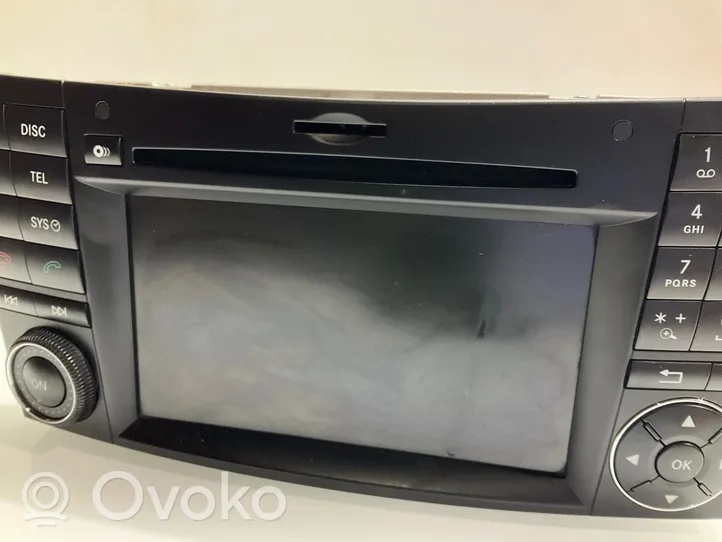 Mercedes-Benz CLS C219 Radio/CD/DVD/GPS-pääyksikkö A2199001100