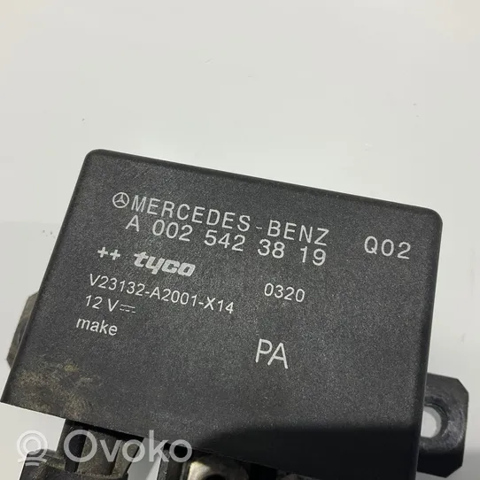 Mercedes-Benz E W211 Charging relay A0025423819