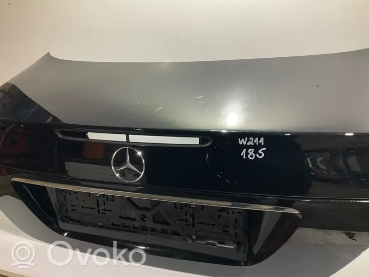 Mercedes-Benz E W211 Takaluukun/tavaratilan kansi 