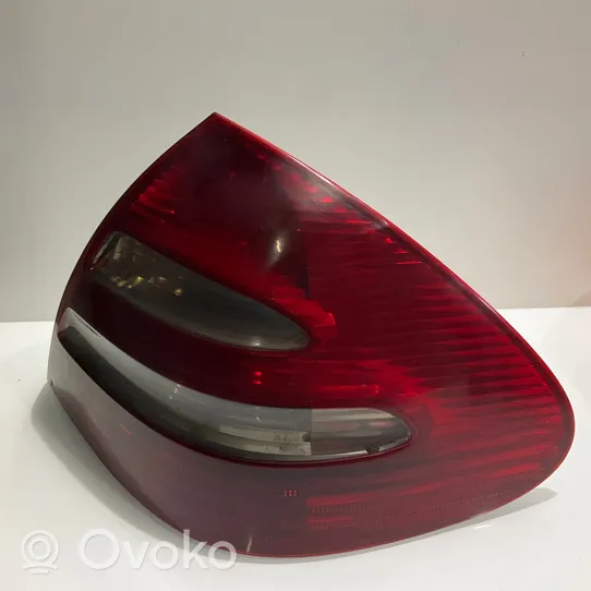 Mercedes-Benz E W211 Luci posteriori A2118200464