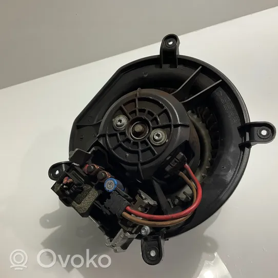 Mercedes-Benz E W211 Ventola riscaldamento/ventilatore abitacolo A2308210251