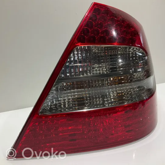 Mercedes-Benz E W211 Luci posteriori A2118202664