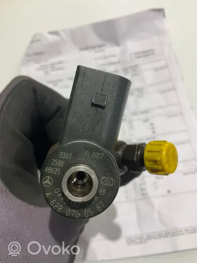 Mercedes-Benz E W211 Fuel injector A6280700587