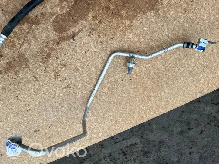 Renault Zoe Air conditioning (A/C) pipe/hose 924489058R