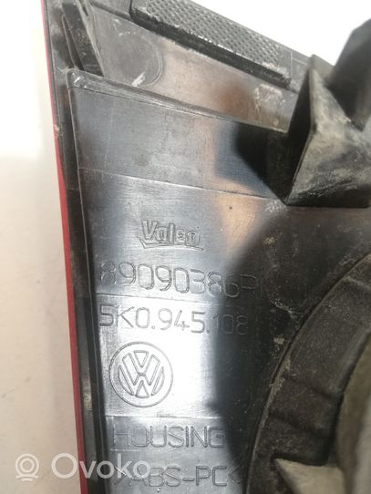 Volkswagen Golf VI Lampy tylnej klapy bagażnika 5K0945108