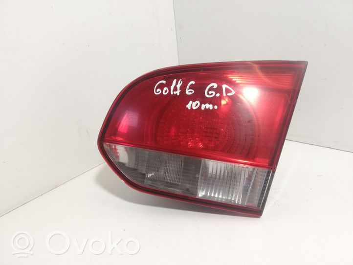 Volkswagen Golf VI Lampy tylnej klapy bagażnika 5K0945108