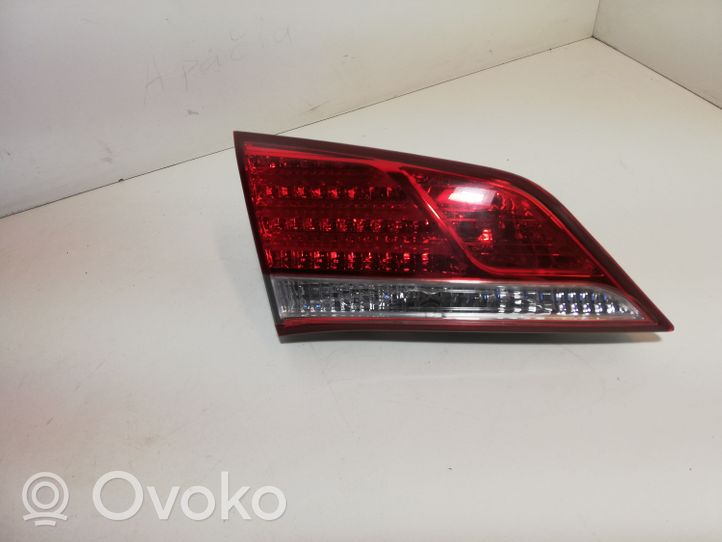 Hyundai i40 Lampy tylnej klapy bagażnika 924033Z3