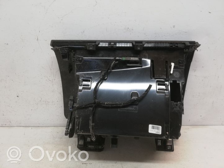 Volvo S90, V90 Hansikaslokerosarja 31688713