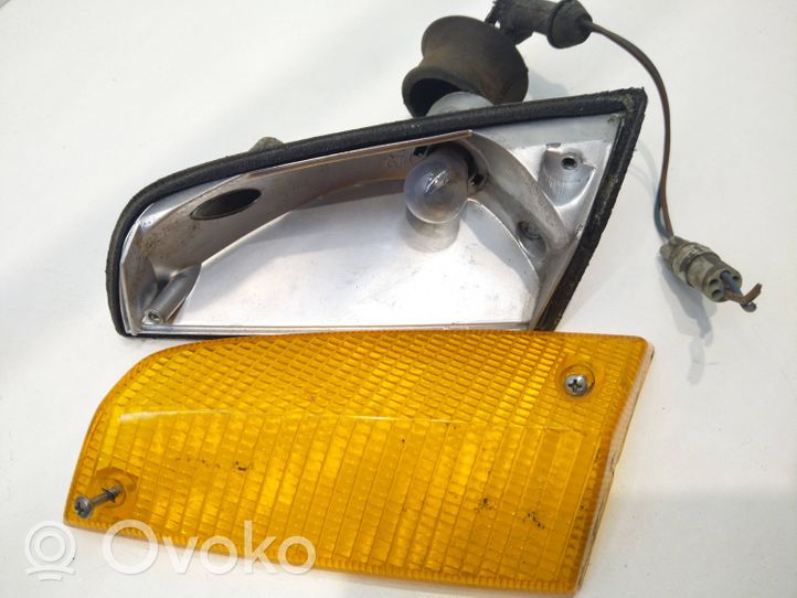 BMW 3 E30 Indicatore di direzione anteriore 32733R6 