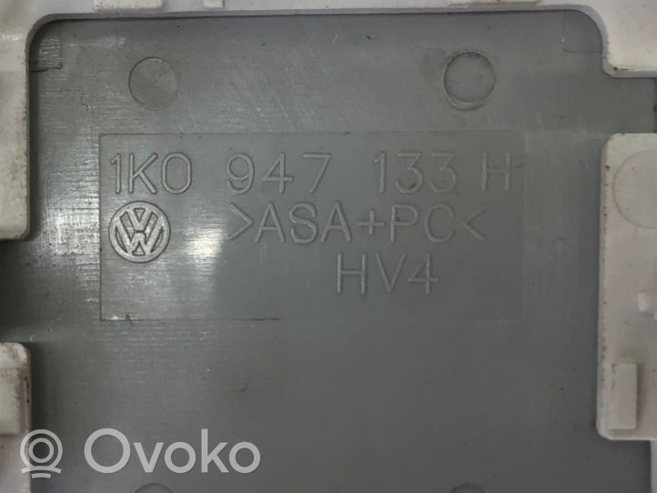 Volkswagen Golf V Kojelaudan sivupäätyverhoilu 947105