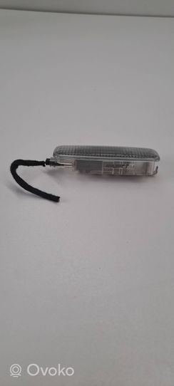 Audi TT Mk1 Illuminazione sedili posteriori 8L0947105A