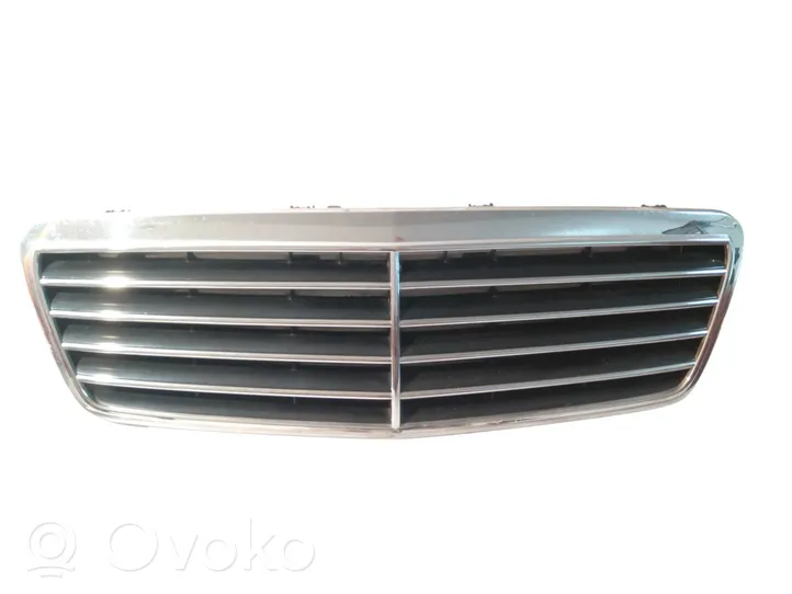 Mercedes-Benz CLK A208 C208 Grille de calandre avant 2088800085