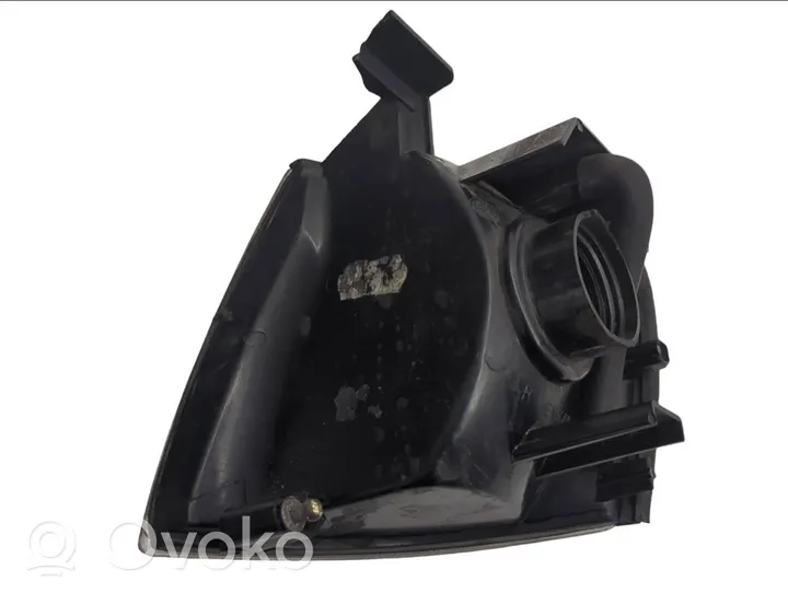 Nissan Primera Indicatore di direzione anteriore 6R01811