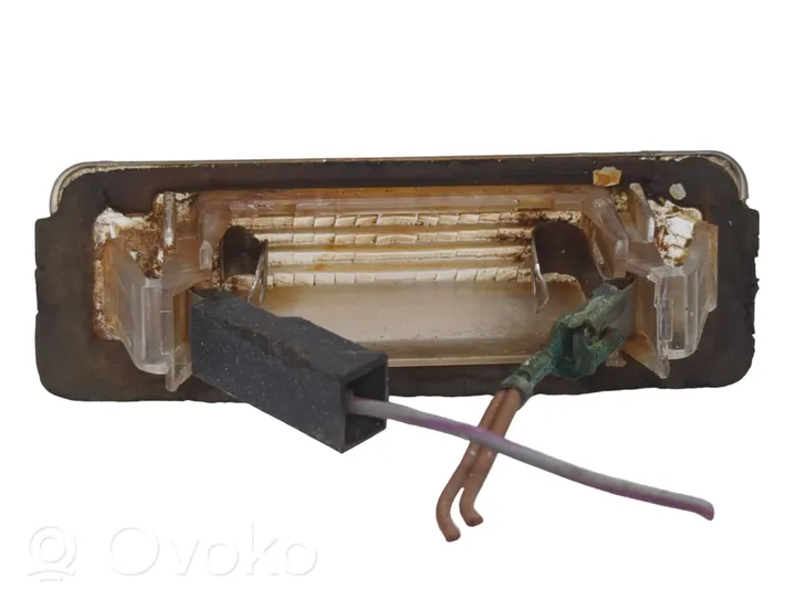 Mercedes-Benz E W210 Lampa oświetlenia tylnej tablicy rejestracyjnej 2108200356