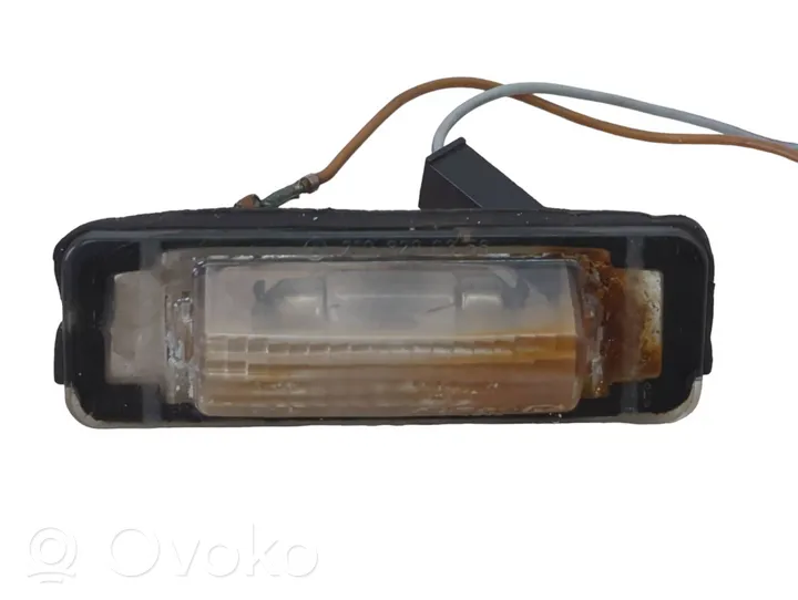 Mercedes-Benz E W210 Lampa oświetlenia tylnej tablicy rejestracyjnej 2108200356