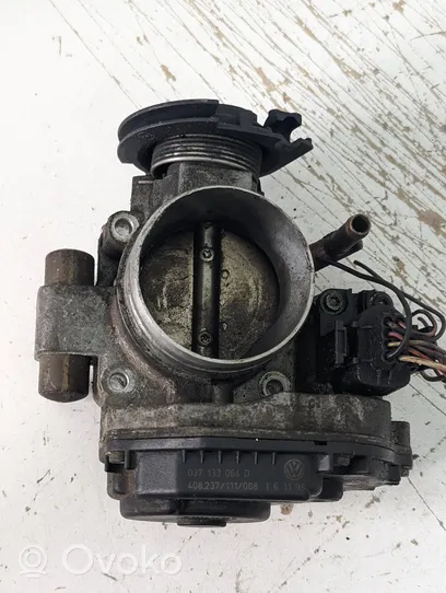 Volkswagen Golf III Throttle valve 037133064D