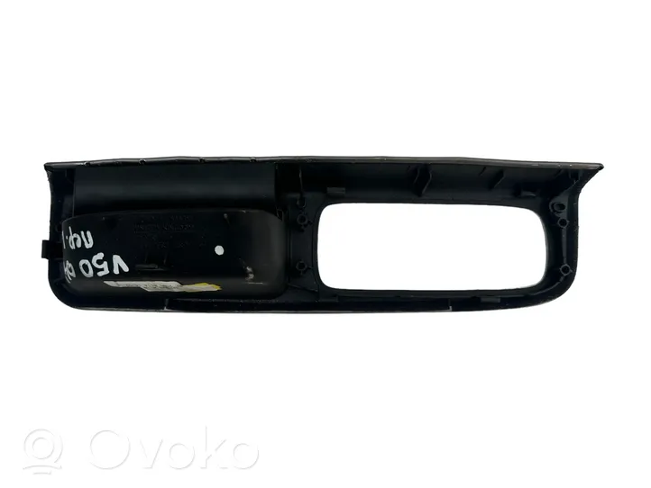 Volvo V50 Ramka przycisków otwierania szyby drzwi przednich 8663817