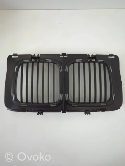 BMW 5 E34 Grille de calandre avant 51131973825