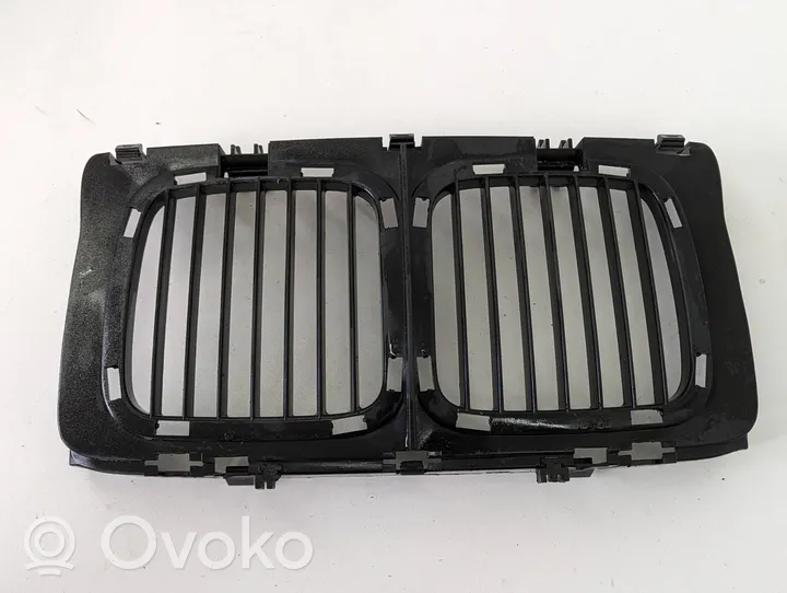 BMW 5 E34 Grille de calandre avant 51131973825