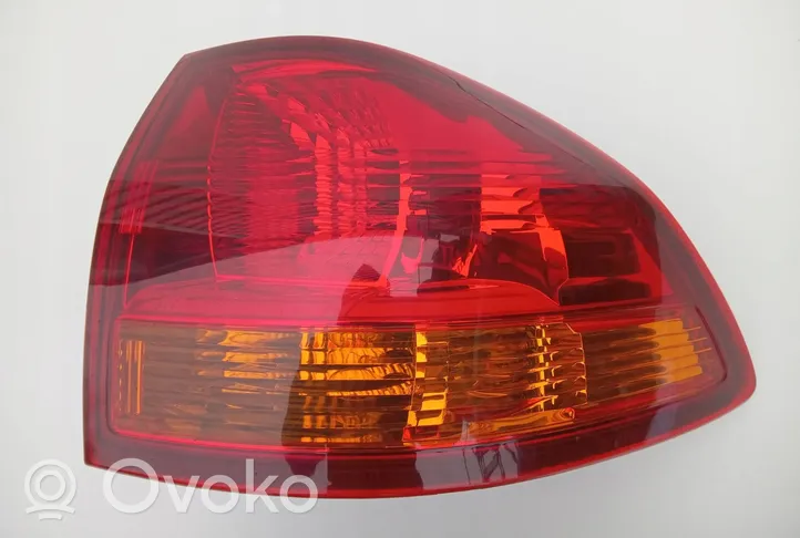 Mitsubishi Pajero Sport II Lampy tylnej klapy bagażnika H-CD25D