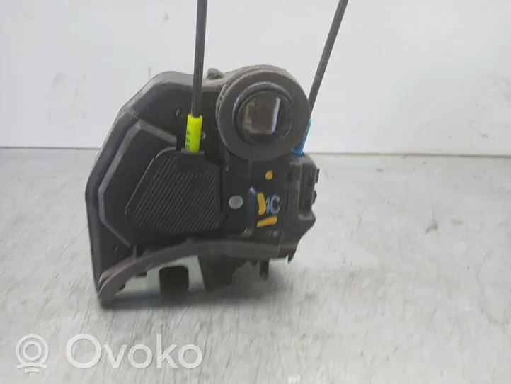 Toyota Auris E180 Rear door lock 