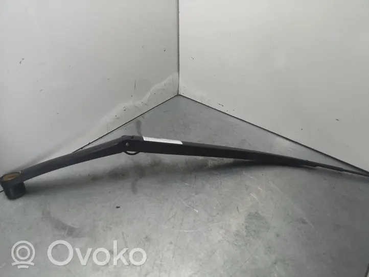 KIA Rio Priekinio stiklo valytuvų kojelė J8219