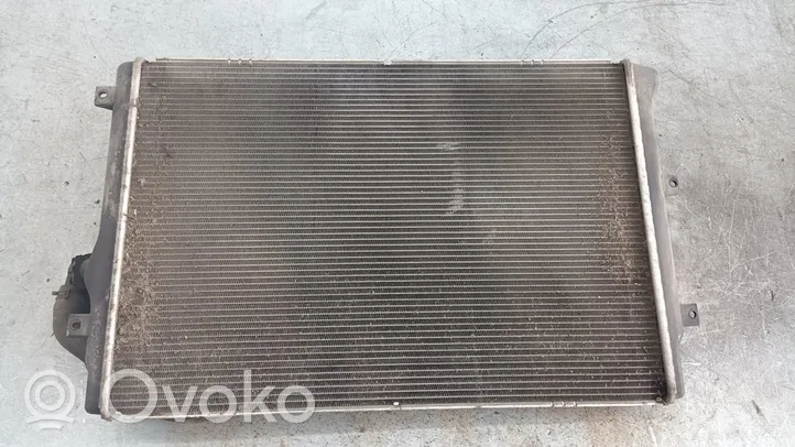 Volkswagen PASSAT B7 Radiateur de refroidissement 