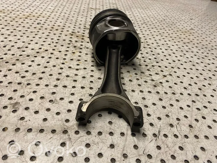 Volkswagen Caddy Piston with connecting rod 