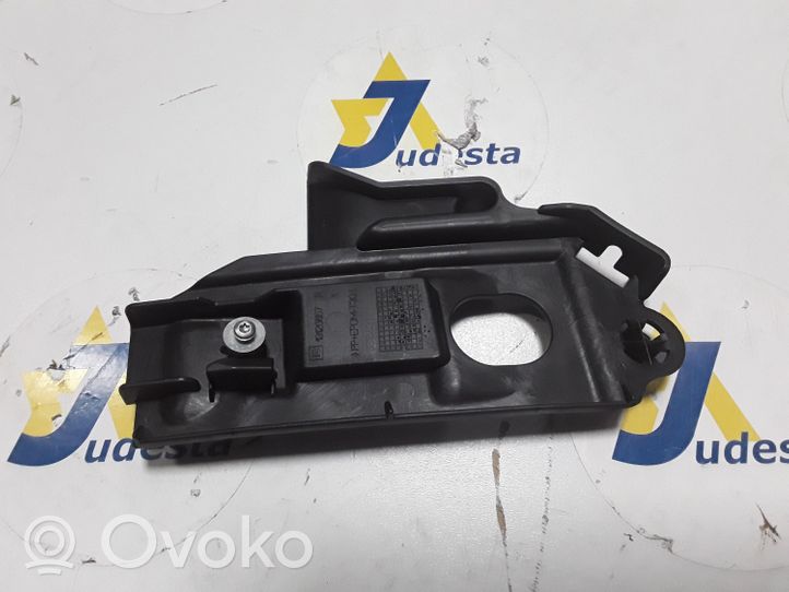 Opel Corsa C Uchwyt / Mocowanie zderzaka przedniego 13120853