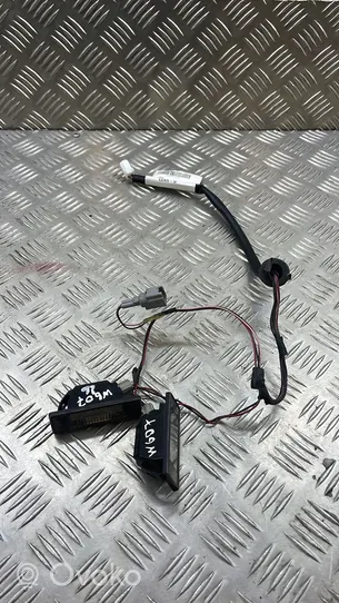 Nissan Qashqai+2 Lampa oświetlenia tylnej tablicy rejestracyjnej 24055JD00A