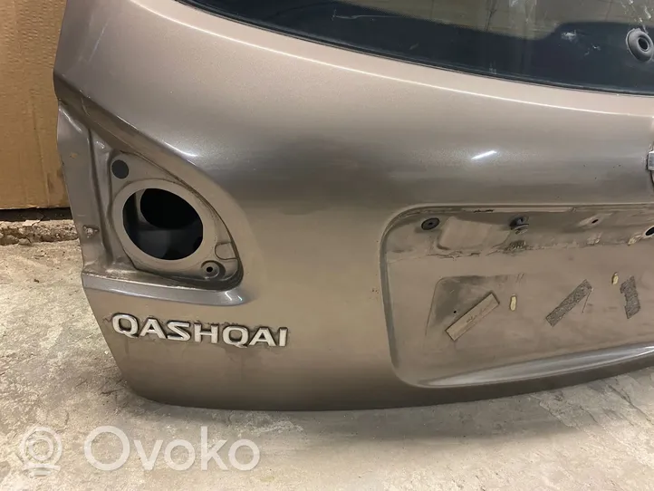 Nissan Qashqai Takaluukun/tavaratilan kansi 