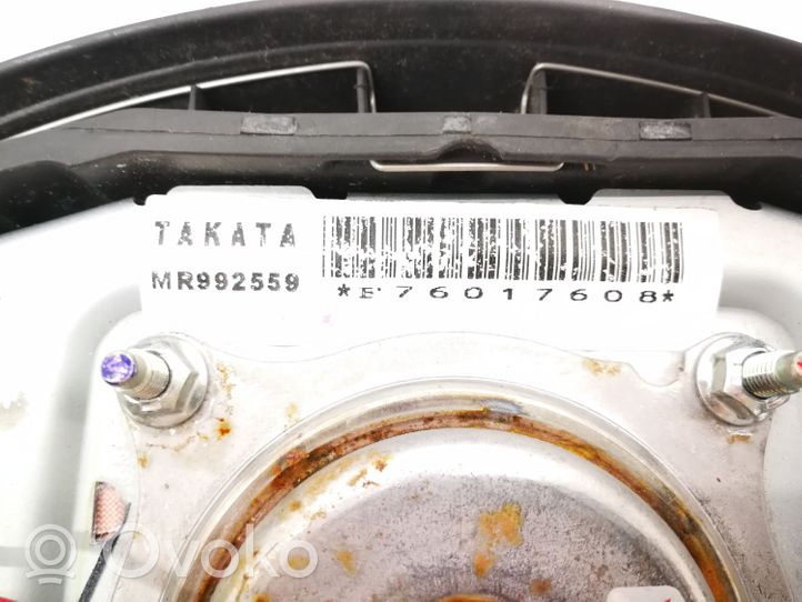 Mitsubishi L200 Ohjauspyörän turvatyyny TAKATAMR992559