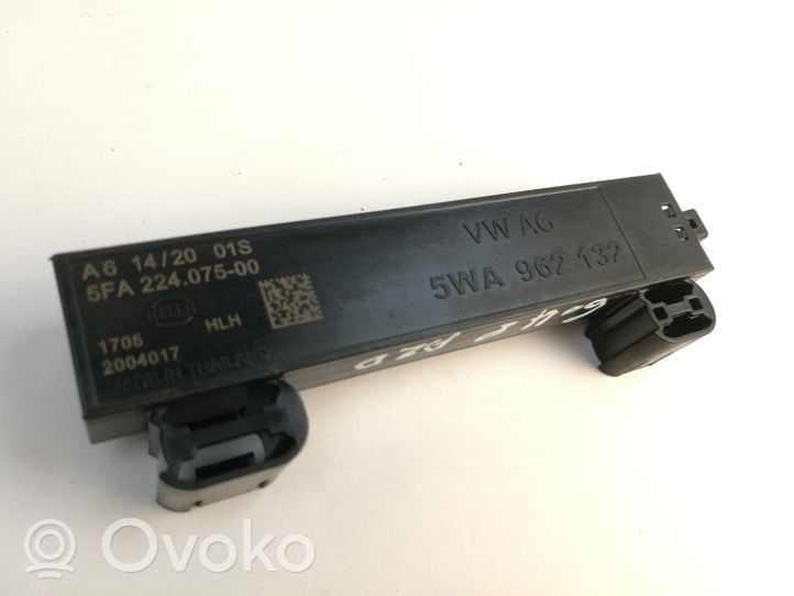 Volkswagen Golf VIII Module de contrôle sans clé Go 5WA962132