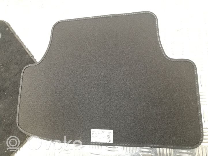 Volkswagen Golf VIII Kit tapis de sol auto 