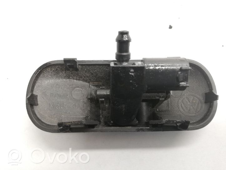 Volkswagen Tiguan Dysza spryskiwacza szyby przedniej / czołowej 5M0955986C