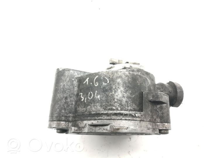 Mazda 3 I Pompe à vide D156