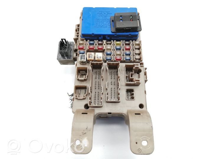 Toyota Corolla E120 E130 Module de contrôle carrosserie centrale 8198050030