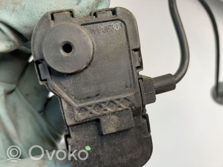 Volkswagen Jetta VI Fuel tank cap lock motor 5C6810773H