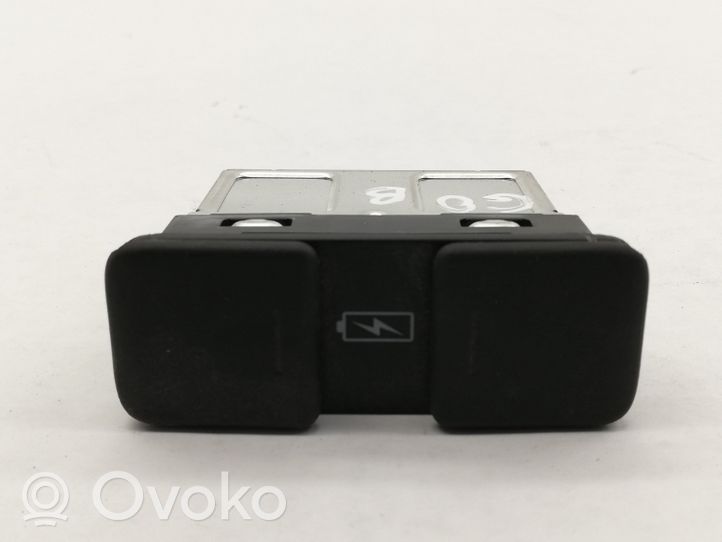 Honda Jazz IV GR AUX in-socket connector 39090TZAJ011M1