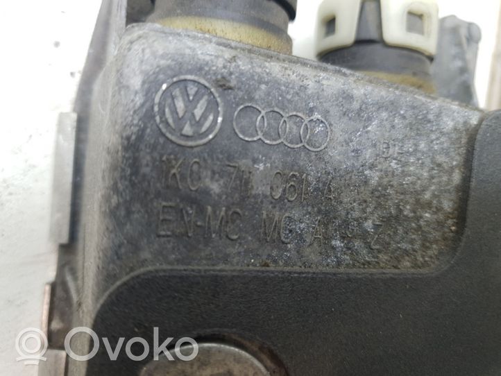 Volkswagen Golf V Lewarek zmiany biegów / dolny 1K0711061A