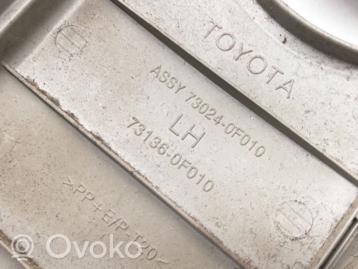 Toyota Corolla Verso E121 (B) Revêtement de pilier (haut) 730240F010