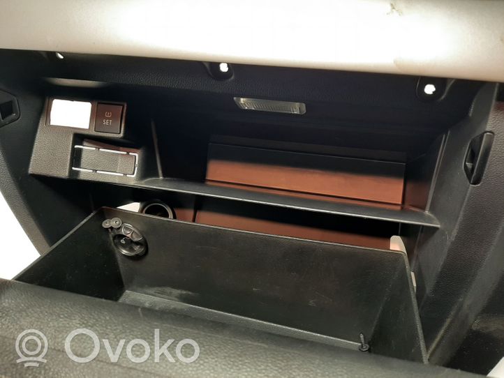 Volkswagen Jetta VI Glove box 5C7857097