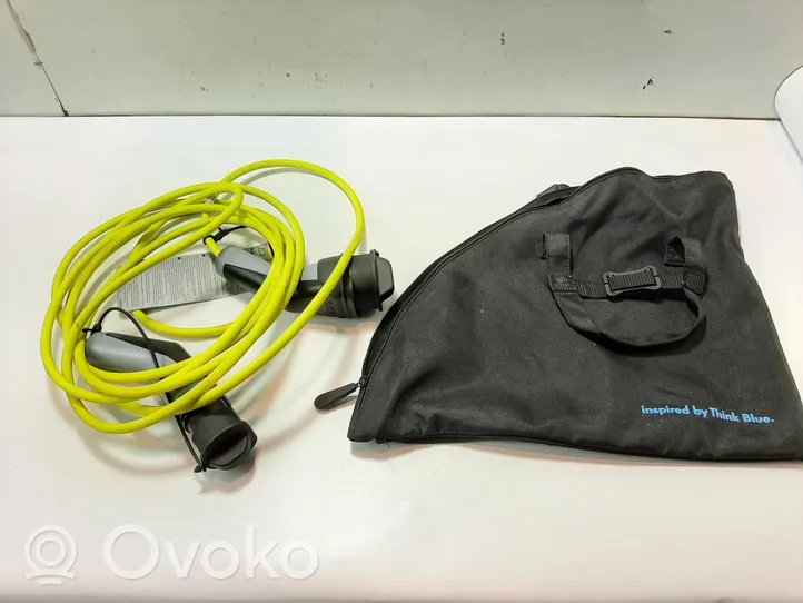 Volkswagen Golf VII Kabel do ładowania samochodu elektrycznego 12E971675AB