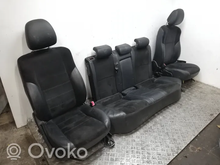 Toyota Avensis T270 Set interni 